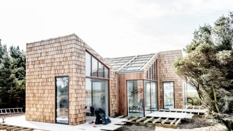 Recharge House: Bauen & Wohnen mit der allgegenwärtigen Sicht in die Natur