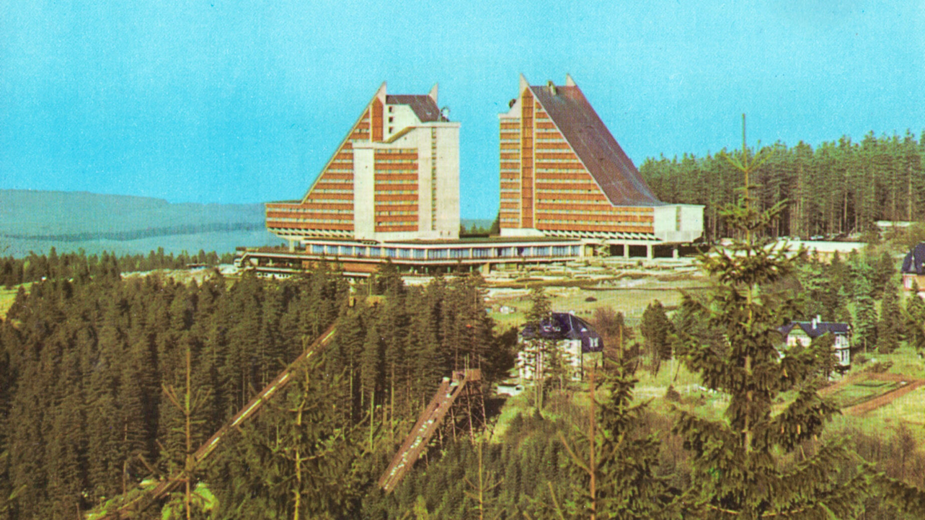 Socialist Holiday Dreams and Realities in the GDR